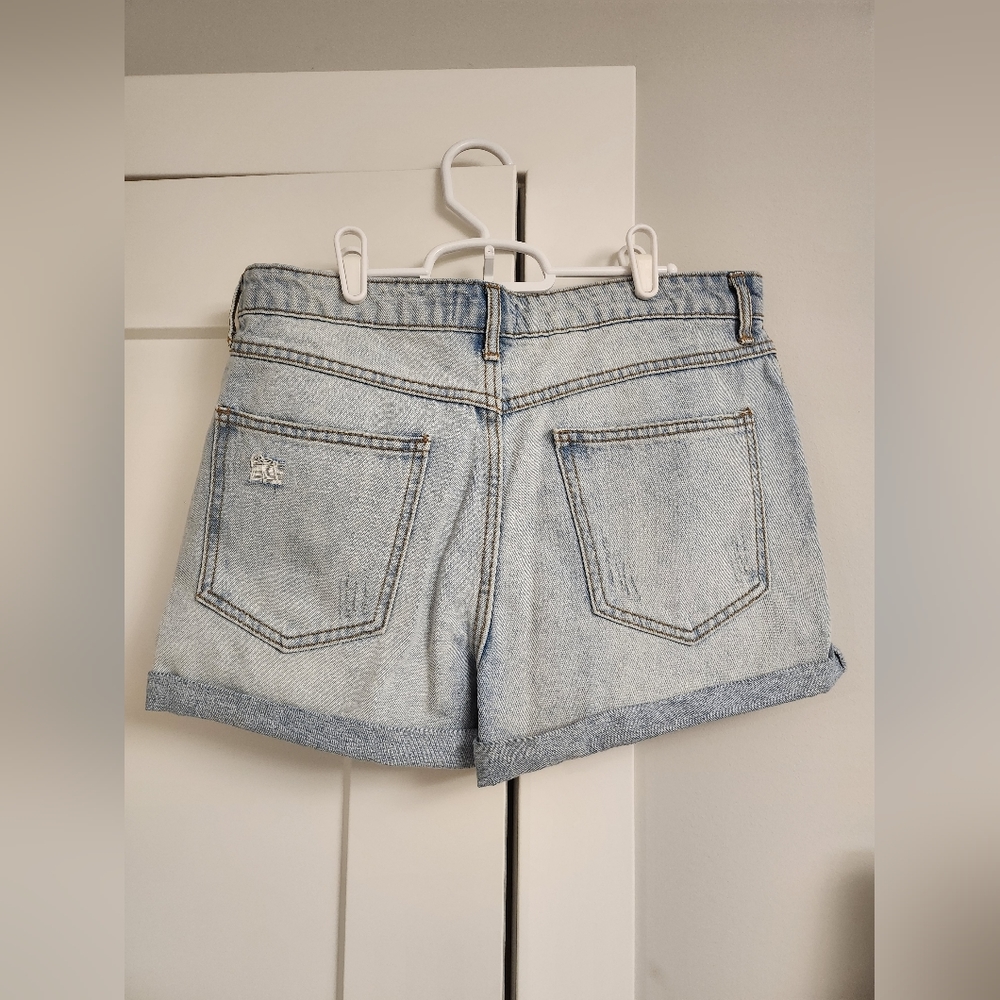 Shorts - Picture 2 of 4